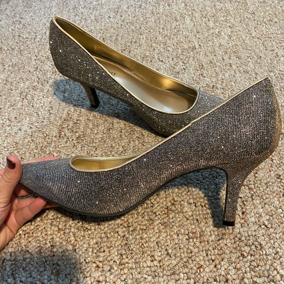Heels - Picture 2 of 2